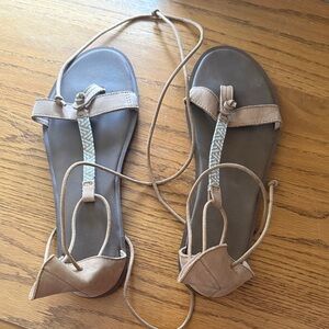 anuk Yoga Tierra Ankle Wrap Gladiator Thong Sandal 1015604 Womens 10 Camel Tan